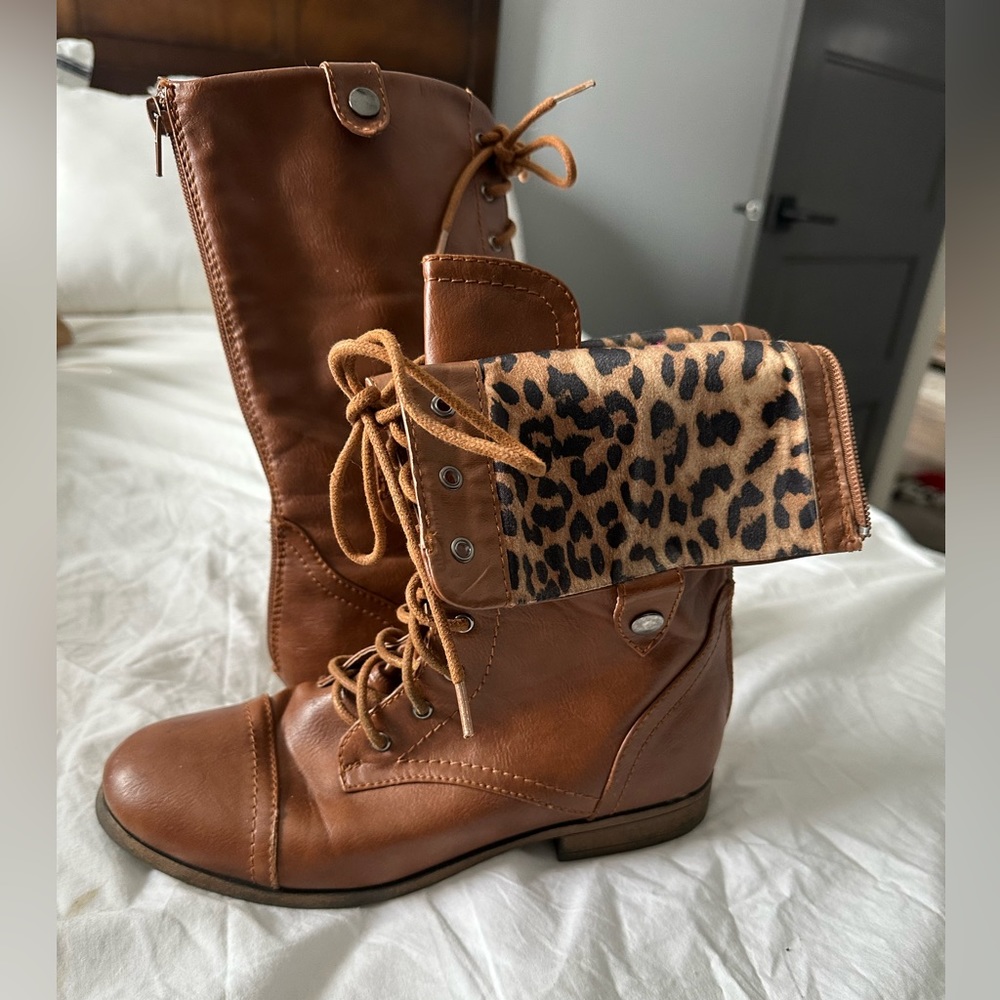 Combat boots